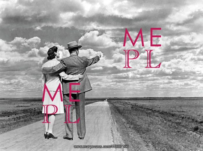  : 1940s Couple With Arms Around