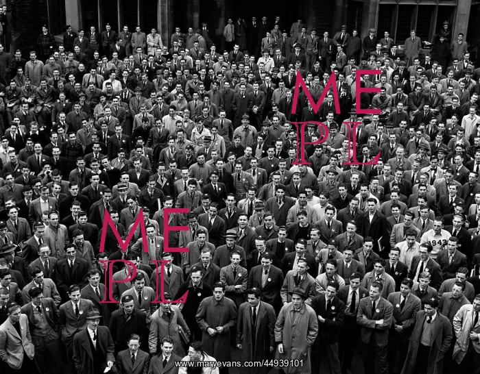  : 1940s Crowd Of Men From Above