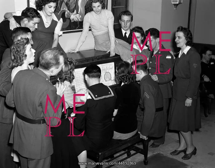 : 1940s Group Of Soldiers Sailors : 1940s Group Of Soldiers Sailors