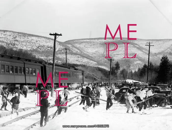 : 1940s Groups Of People Carrying : 1940s Groups Of People Carrying
