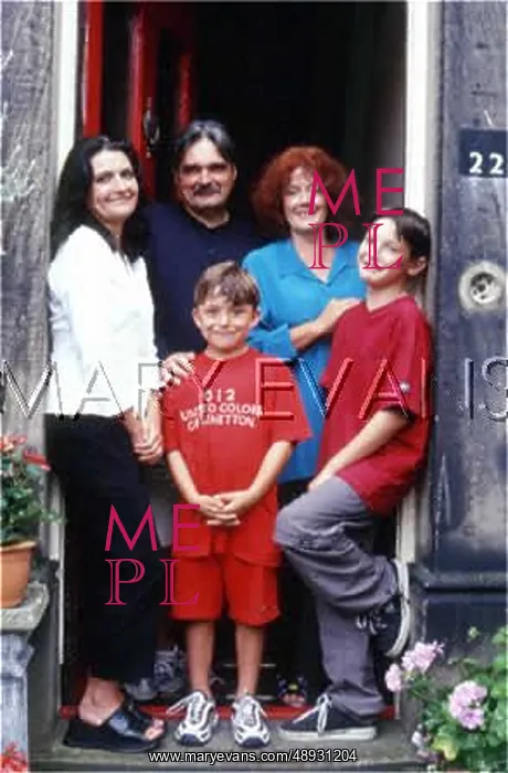 : THE 1940S HOUSE FAMILY : THE 1940S HOUSE FAMILY
