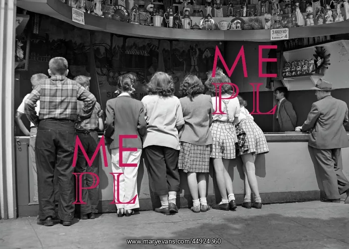 : 1940s - Line of Anonymous Children : 1940s - Line of Anonymous Children