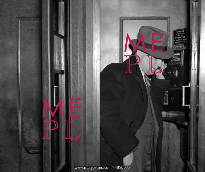  : 1940s Man Dressed In A Fedora