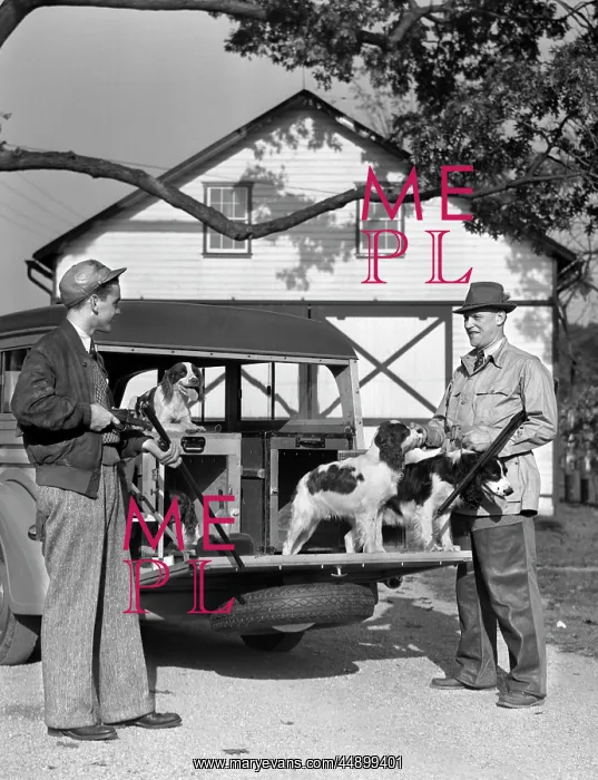  : 1940s Two Men Holding Shotguns