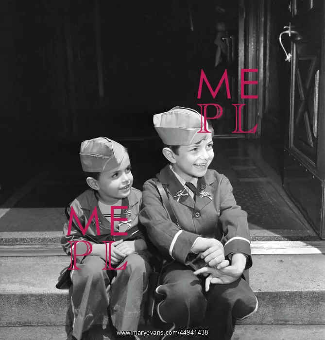 : 1940s Two Smiling Boys Wearing