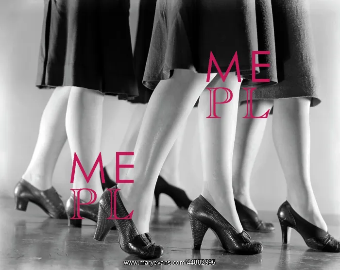  : 1940s Women Legs Only Walking