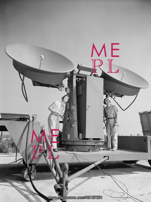 : 1950 Doppler radar antenna has metallic ? : 1950 Doppler radar antenna has metallic ?