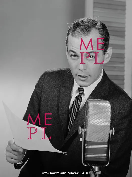 : 1950s 1960s SERIOUS MAN SPEAKING INTO MICROPHONE : 1950s 1960s SERIOUS MAN SPEAKING INTO MICROPHONE