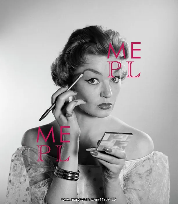  : 1950s 1960s Woman Look At Camera