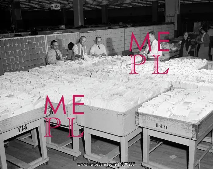  : 1950s 4 Men Sort Sorting Letters