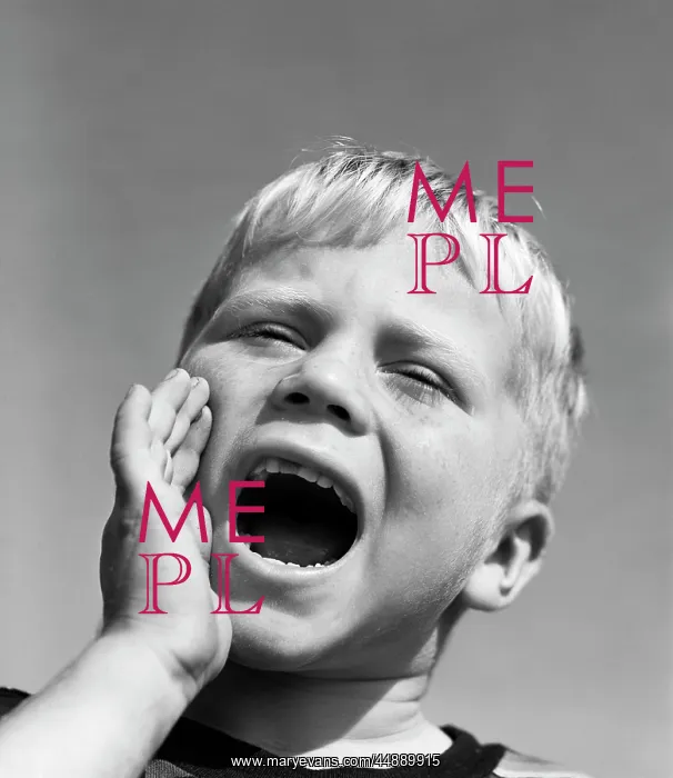  : 1950s BLOND BOY WITH EYES CLOSED AND HAND CUPPING