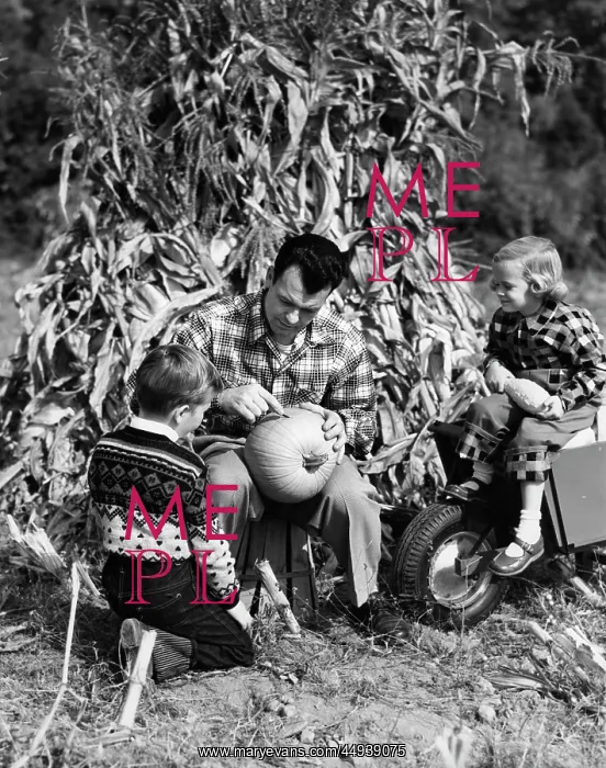  : 1950s Boy & Girl Sitting In Front