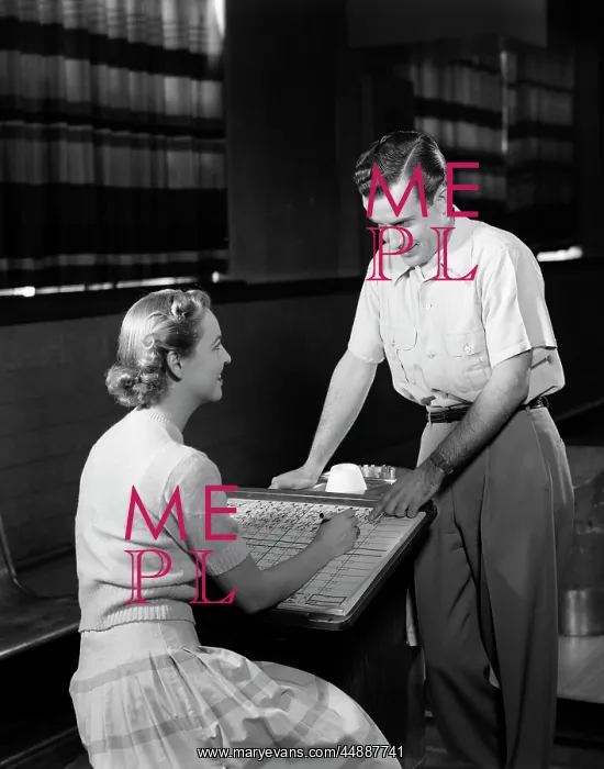  : 1950s Couple Bowling Looking At