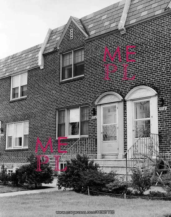  : 1950s Two Front Doors Of Attached