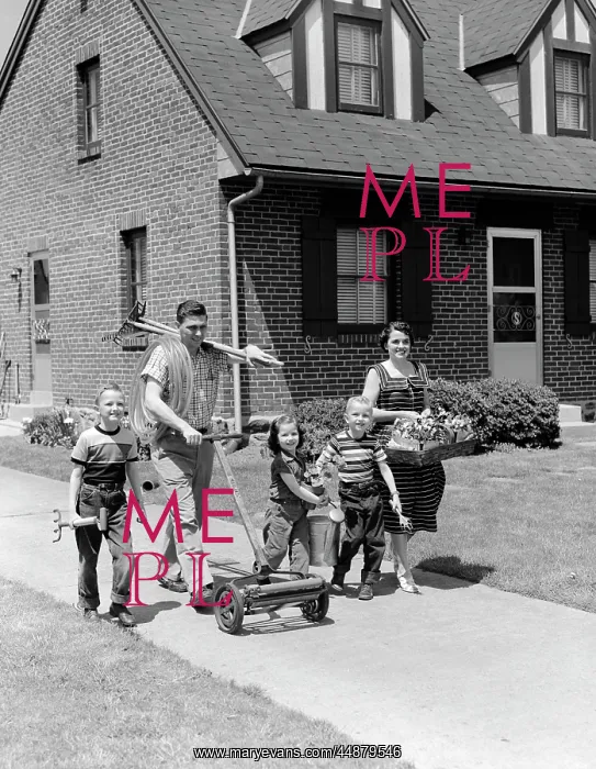 : 1950s Family Of Five On Suburban : 1950s Family Of Five On Suburban