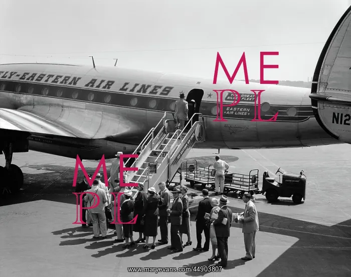  : 1950s GROUP OF PASSENGERS BOARDING COMMERCIAL