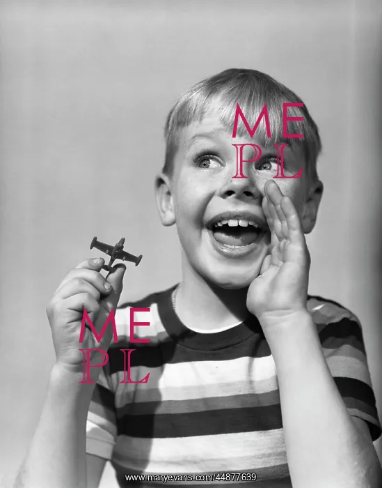 : 1950s Happy Boy Looking To Side