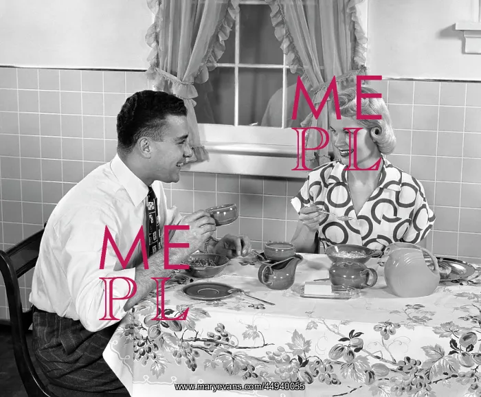  : 1950s Husband And Wife At Breakfast