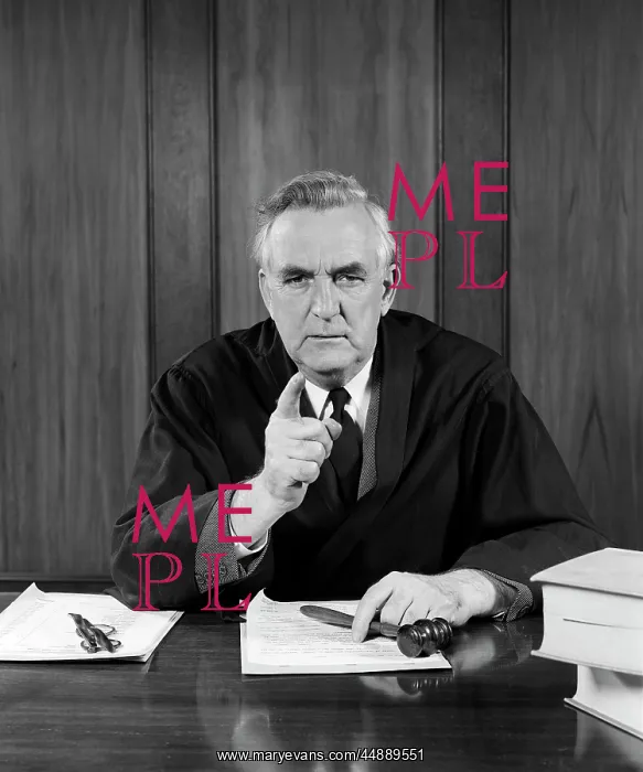 : 1950s Judge At Bench Pointing