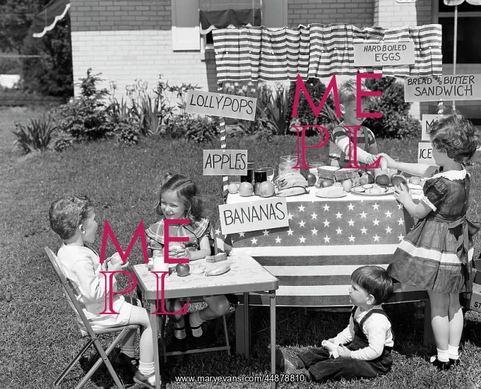 : 1950s Kids In Backyard Playing : 1950s Kids In Backyard Playing