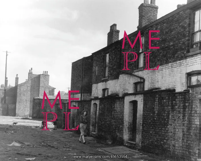 : 1950S MANCHESTER SLUM : 1950S MANCHESTER SLUM