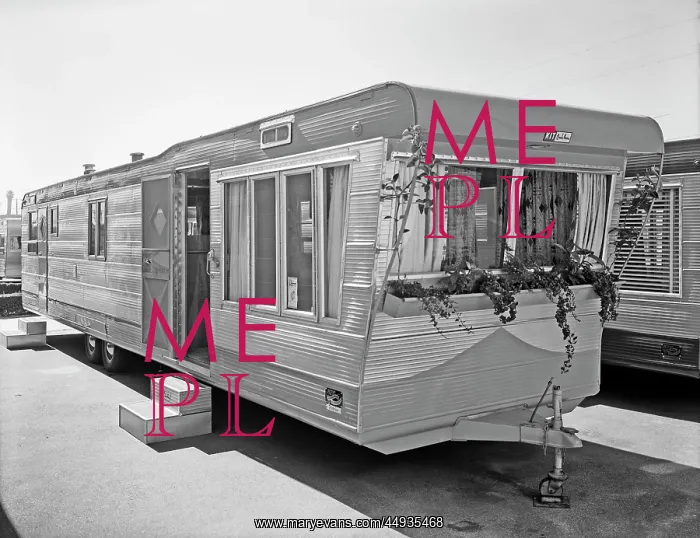 : 1950s Mobile Home in Trailer Park : 1950s Mobile Home in Trailer Park