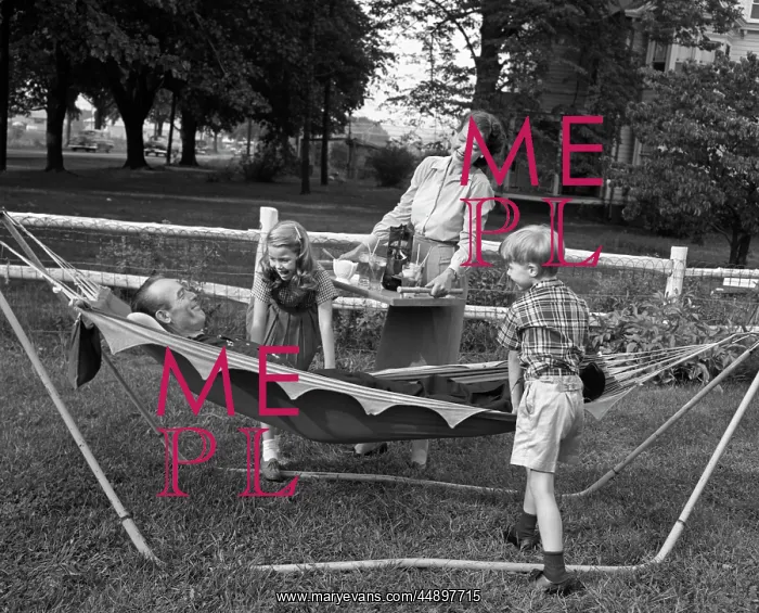  : 1950s MOM & KIDS SERVING DAD IN HAMMOCK