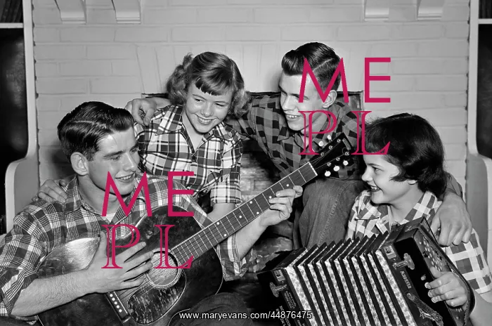 : 1950s Music Quartet Band Two Couples : 1950s Music Quartet Band Two Couples