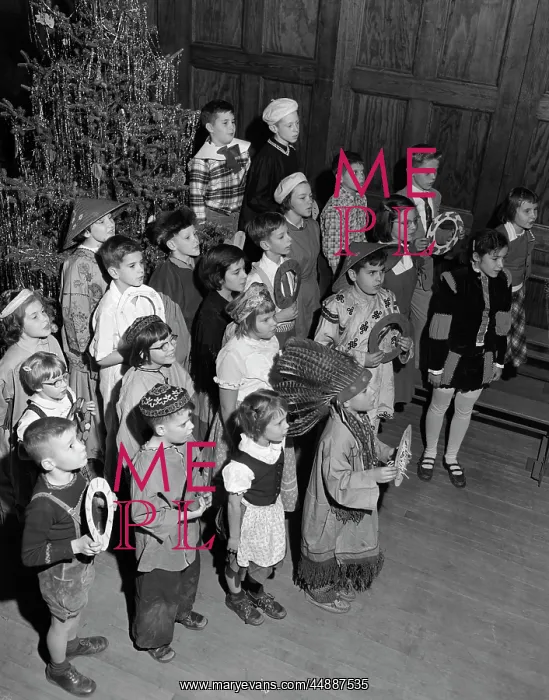 : 1950s School Children In Christmas : 1950s School Children In Christmas