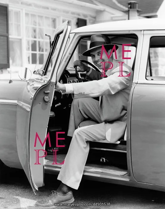  : 1950s Smiling Man Holding Car