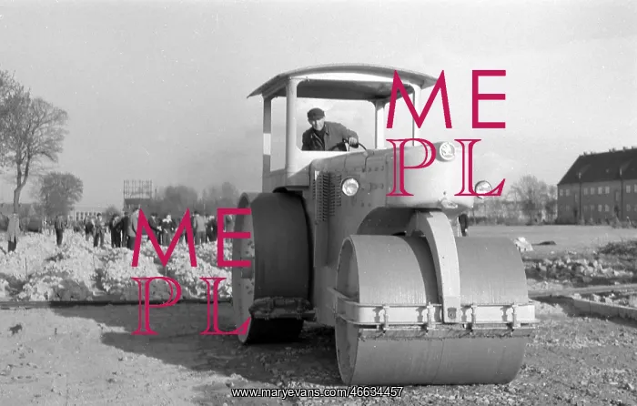 : 1950s Steamroller : 1950s Steamroller