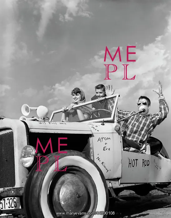 : 1950s TEENS IN ROOFLESS HOTROD WITH GRAFFITI : 1950s TEENS IN ROOFLESS HOTROD WITH GRAFFITI