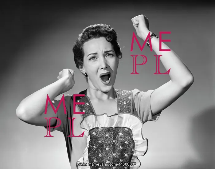 : 1950s Woman In Apron Ruffled Edge : 1950s Woman In Apron Ruffled Edge