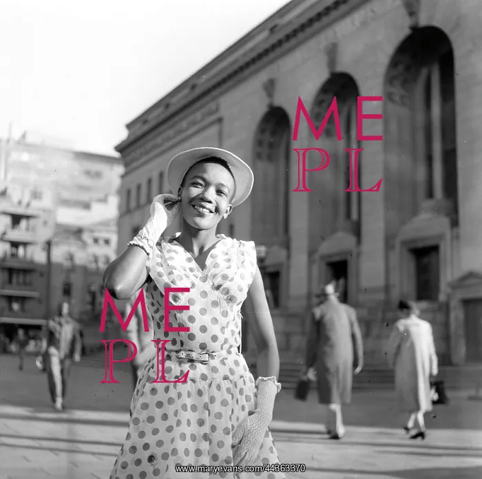 : 1955 Thandi Klaasen, singer, doing a little moddeling : 1955 Thandi Klaasen, singer, doing a little moddeling