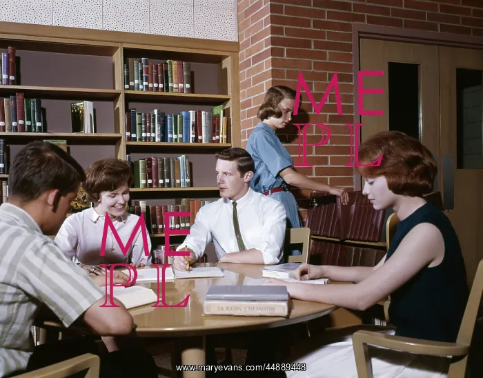  : 1960s 5 Students Round Table In