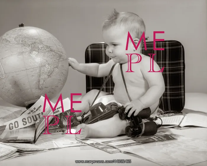 : 1960s BABY SEATED LOOKING AT GLOBE WITH CAMERA : 1960s BABY SEATED LOOKING AT GLOBE WITH CAMERA