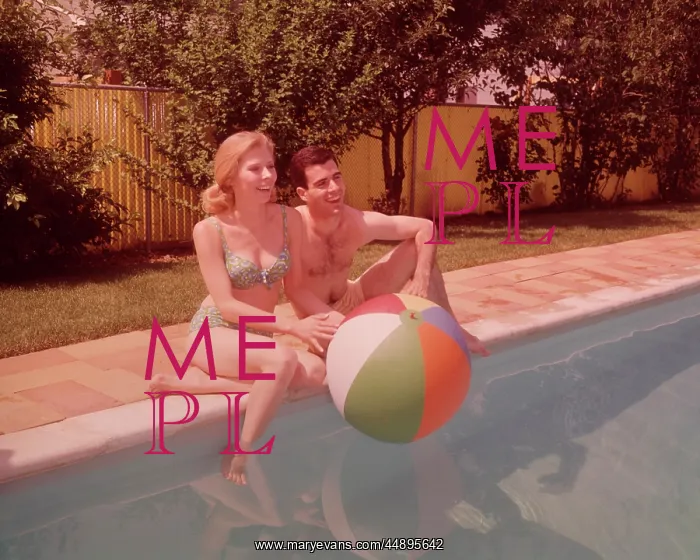  : 1960s Couple Sitting On Edge Of