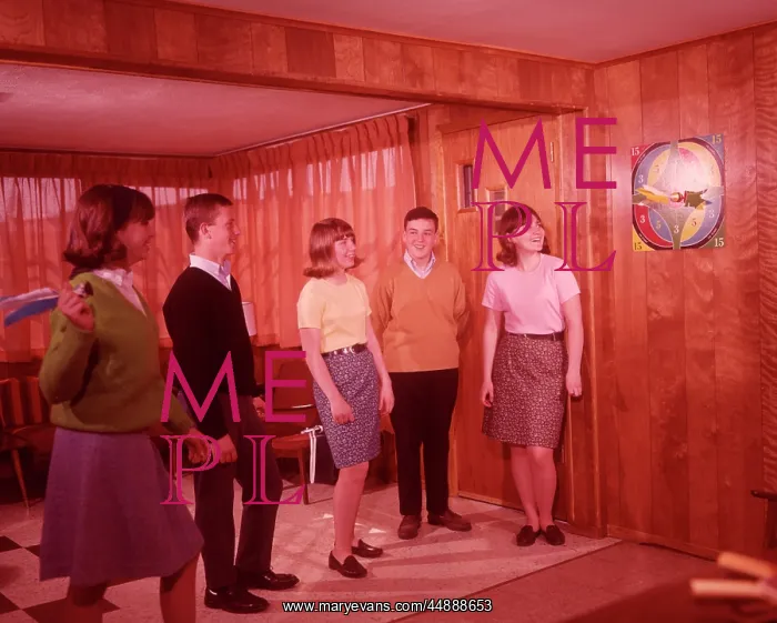  : 1960s Group Of Teens Throwing