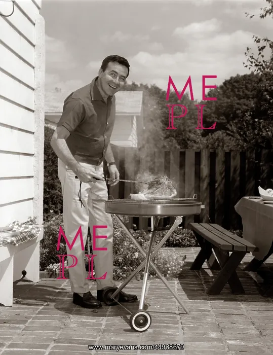  : 1960s Head-On View Of Man Backyard