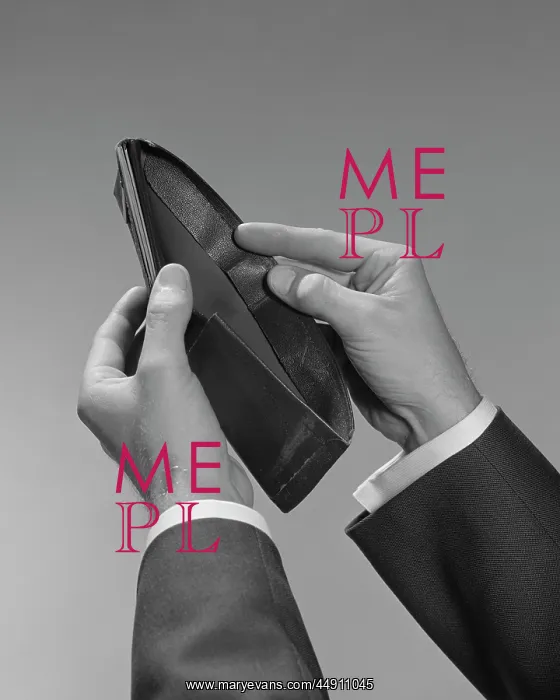  : 1960s MALE HANDS OPENING AN EMPTY WALLET