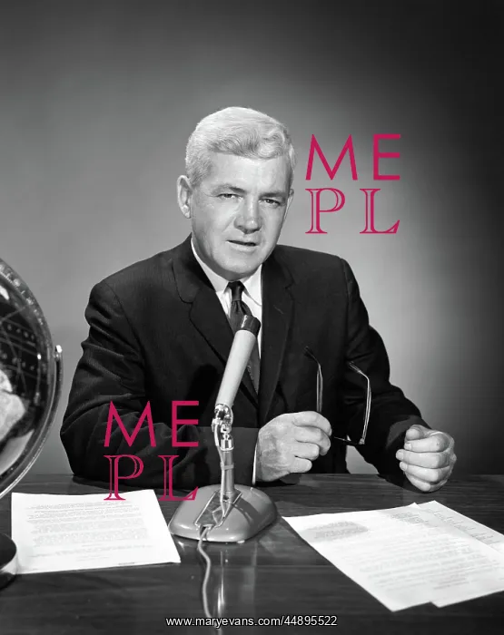 : 1960s MAN ANNOUNCER NEWSCASTER TALKING AT MICROPHONE : 1960s MAN ANNOUNCER NEWSCASTER TALKING AT MICROPHONE