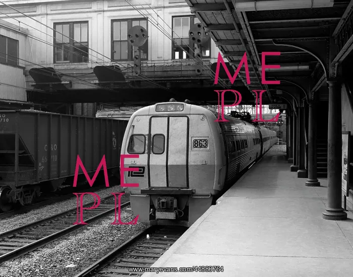  : 1960s Metroliner Stopped At Station