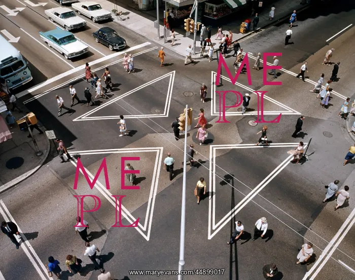: 1960s PEDESTRIANS AT CITY INTERSECTION CROSS : 1960s PEDESTRIANS AT CITY INTERSECTION CROSS