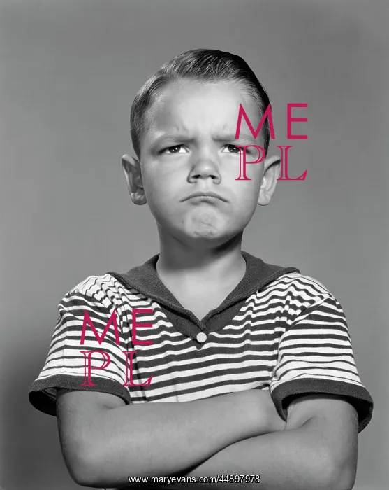  : 1960s PORTRAIT POUTING ANGRY BOY ARMS FOLDED