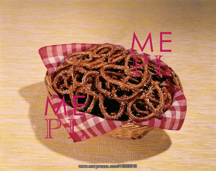  : 1960s Pretzels Snacks Bowl