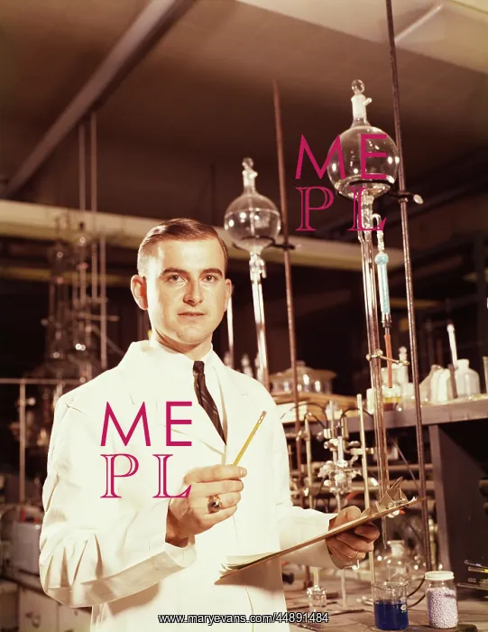 : 1960s SCIENTIST CONDUCTING A TITRATION EXPERIMENT : 1960s SCIENTIST CONDUCTING A TITRATION EXPERIMENT
