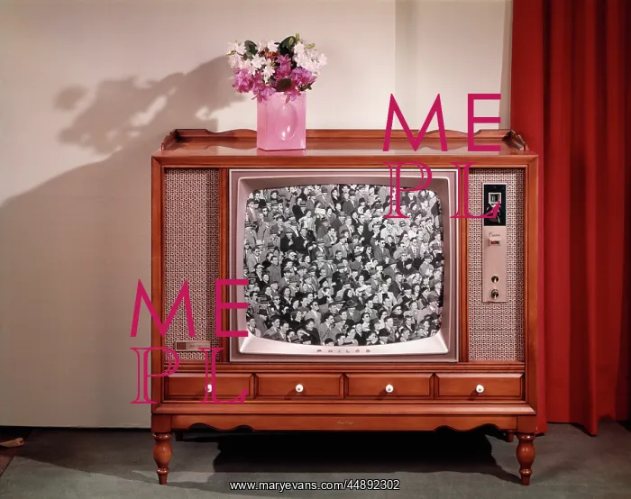: 1960s TELEVISON SHOWING CROWD OF PEOPLE : 1960s TELEVISON SHOWING CROWD OF PEOPLE