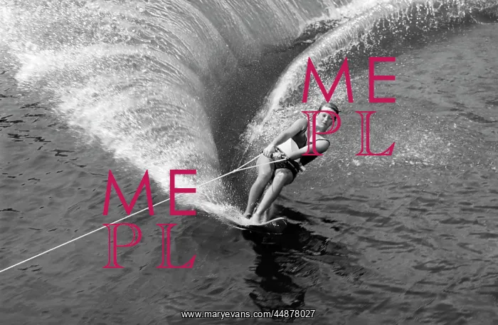  : 1960s Woman On Waterskis