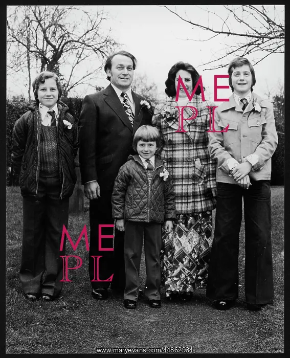 : 1970S FAMILY : 1970S FAMILY