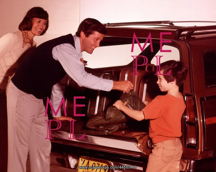 : 1970s Family Loading Trunk Station : 1970s Family Loading Trunk Station